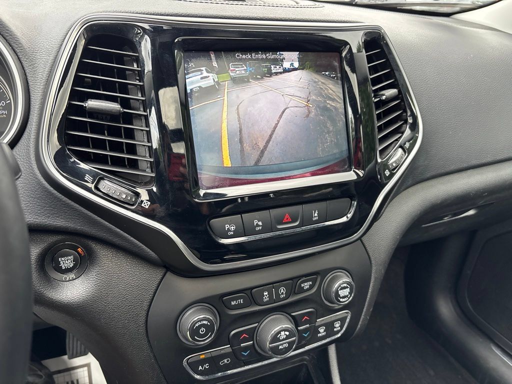 Used 2019 Jeep Cherokee Limited w/ Technology Group AWD/4WD image 31