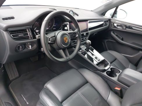 Certified 2026 Porsche Macan AWD/4WD image 4
