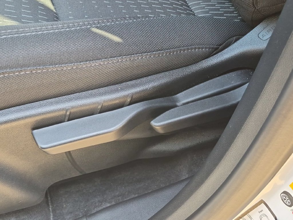 Used 2026 Chevrolet Equinox LT FWD image 2