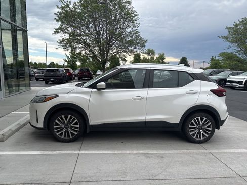 Used 2024 Nissan Kicks SV FWD image 1