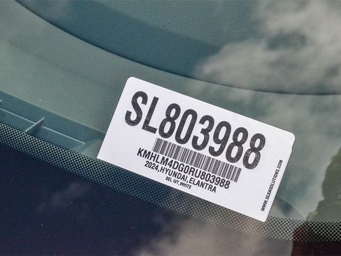 Certified 2024 Hyundai Elantra SEL image 29