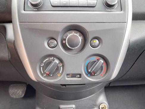 Used 2017 Nissan Versa SV FWD image 31