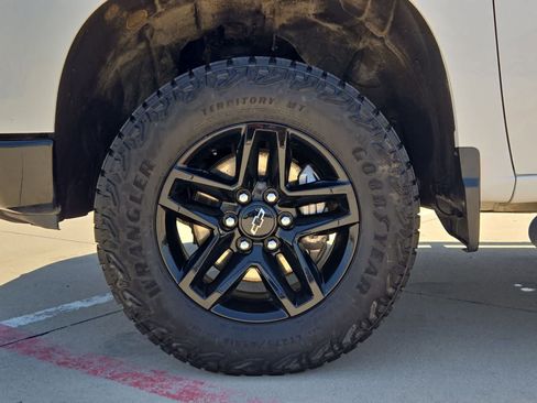 Used 2024 Chevrolet Silverado 1500 LT Trail Boss w/ Convenience Package II AWD/4WD image 12