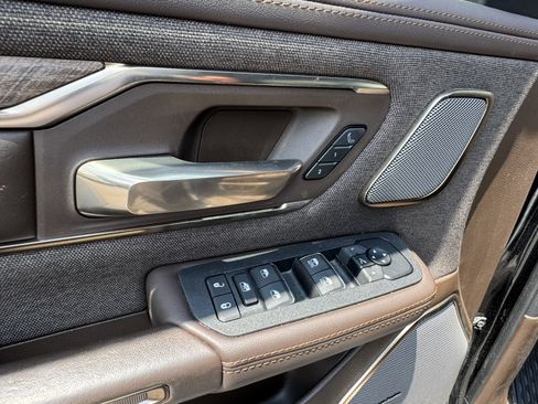 Used 2025 RAM 1500 Limited AWD/4WD image 12