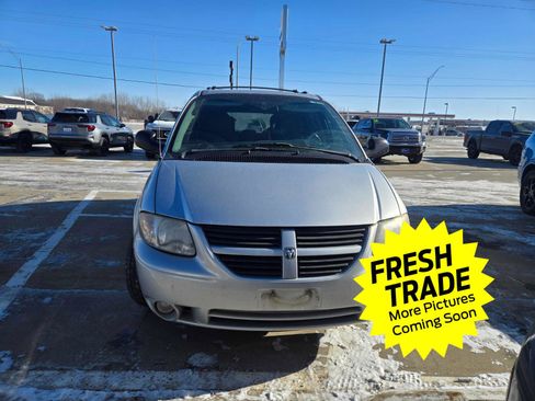 Used 2005 Dodge Grand Caravan SXT image 2