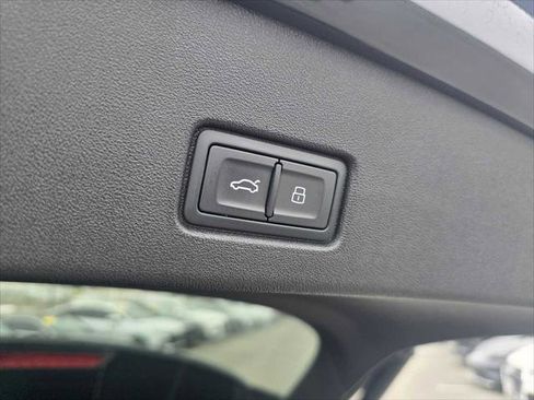 Used 2023 Audi Q4 e-tron Premium Plus w/ Premium Plus image 19