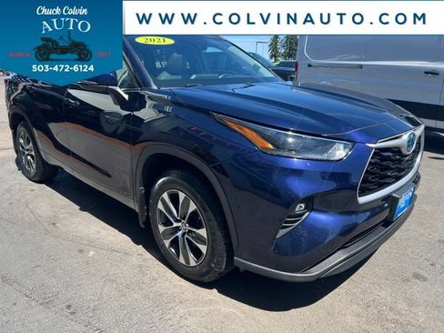 Used 2021 Toyota Highlander XLE AWD/4WD image 4