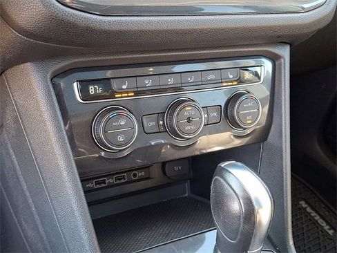 Used 2019 Volkswagen Tiguan SE w/ Panoramic Sunroof Package image 12