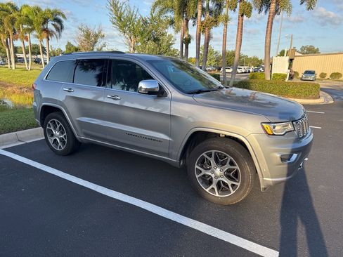 Used 2019 Jeep Grand Cherokee Overland image 2