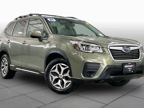 Used 2020 Subaru Forester Premium AWD/4WD image 3