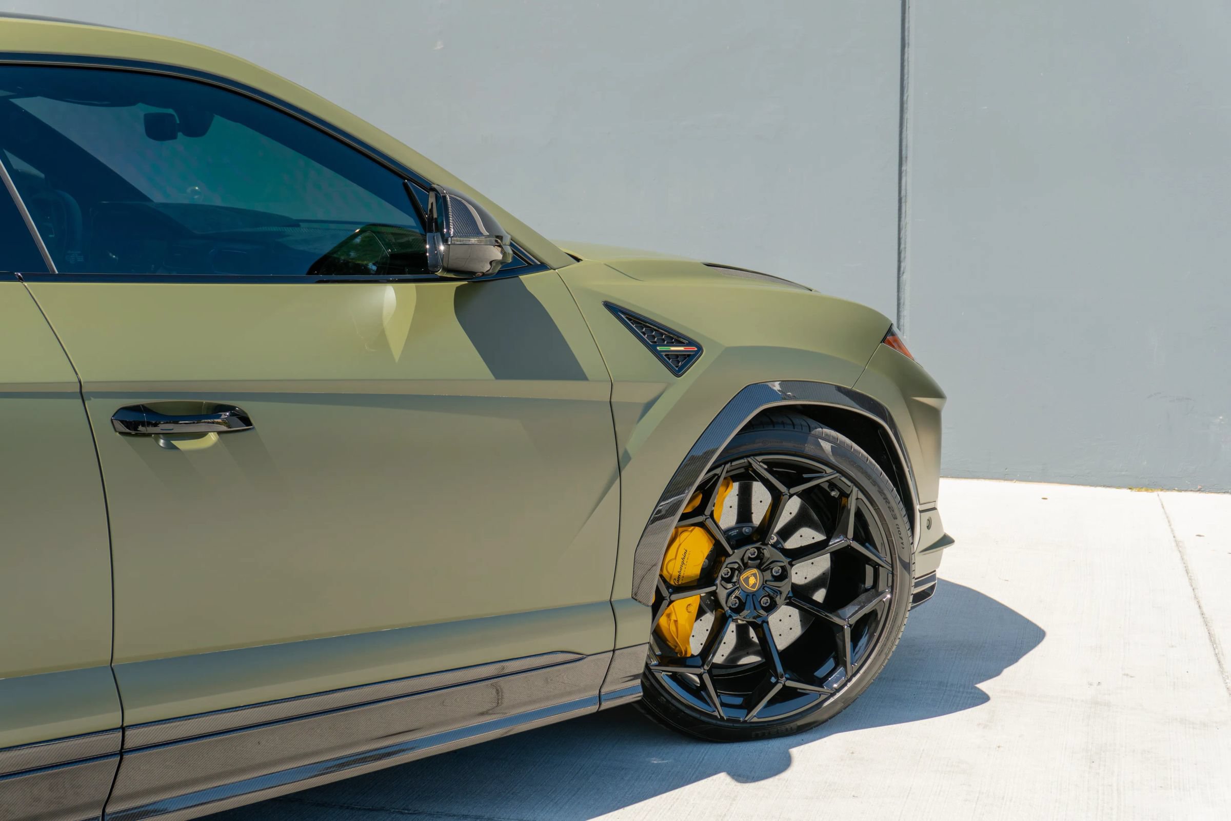 Used 2024 Lamborghini Urus Performante AWD/4WD image 42