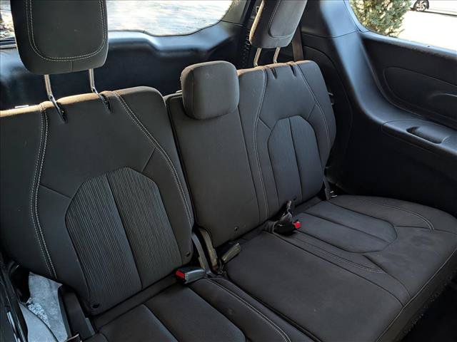 Used 2020 Chrysler Pacifica Touring w/ S Appearance Package FWD image 18
