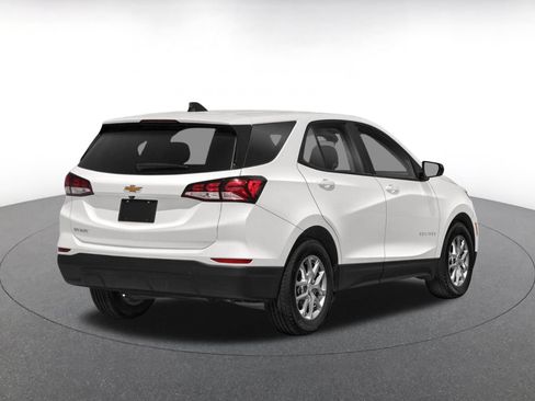 Used 2024 Chevrolet Equinox LT FWD image 2