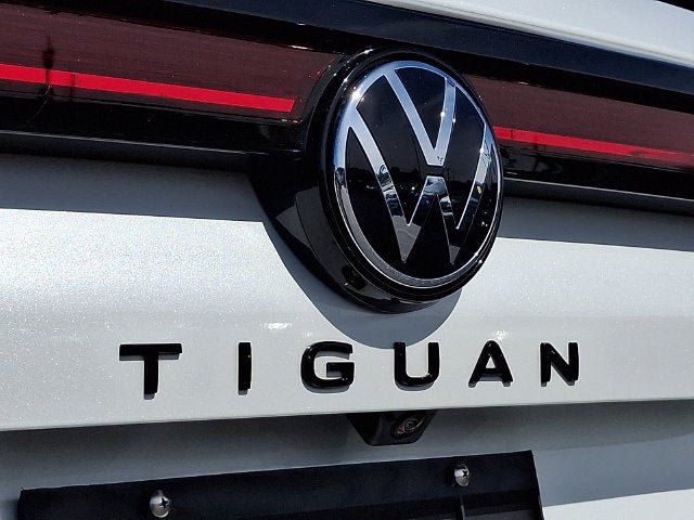 Used 2025 Volkswagen Tiguan SE R-Line AWD/4WD image 30