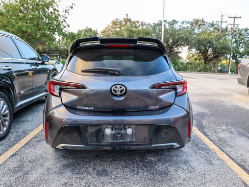 Used 2025 Toyota Corolla XSE FWD image 9