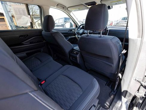 Used 2023 Nissan Pathfinder SV image 31