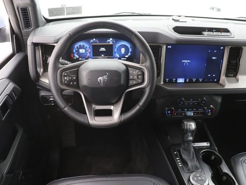 Used 2025 Ford Bronco Outer Banks image 13