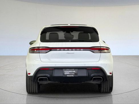 Certified 2025 Porsche Macan image 7