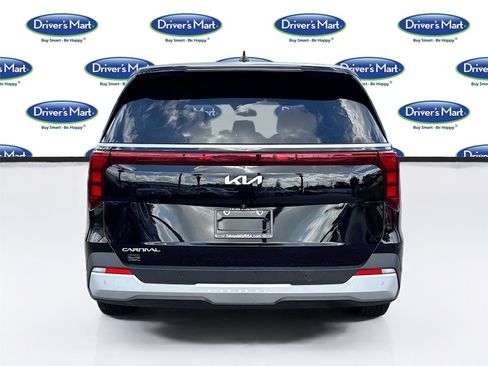 Used 2025 Kia Carnival FWD image 6