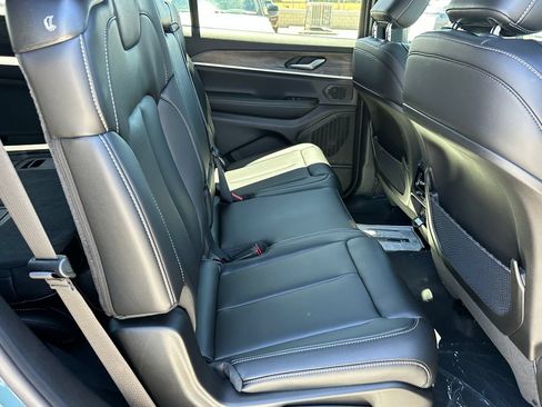 New 2026 Jeep Grand Cherokee L Limited w/ Limited Altitude Package AWD/4WD image 18