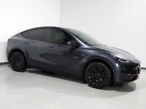 Used 2024 Tesla Model Y Long Range image 1