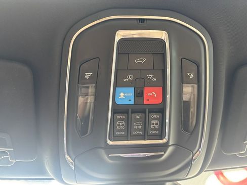 Used 2024 Jeep Grand Cherokee Limited w/ Luxury Tech Group II image 13