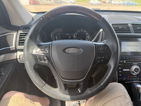 Used 2018 Ford Explorer Platinum AWD/4WD image 14
