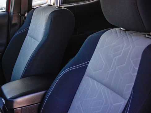 Used 2023 Toyota Tacoma TRD Off-Road image 23