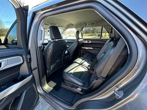Used 2023 Ford Explorer Limited image 19