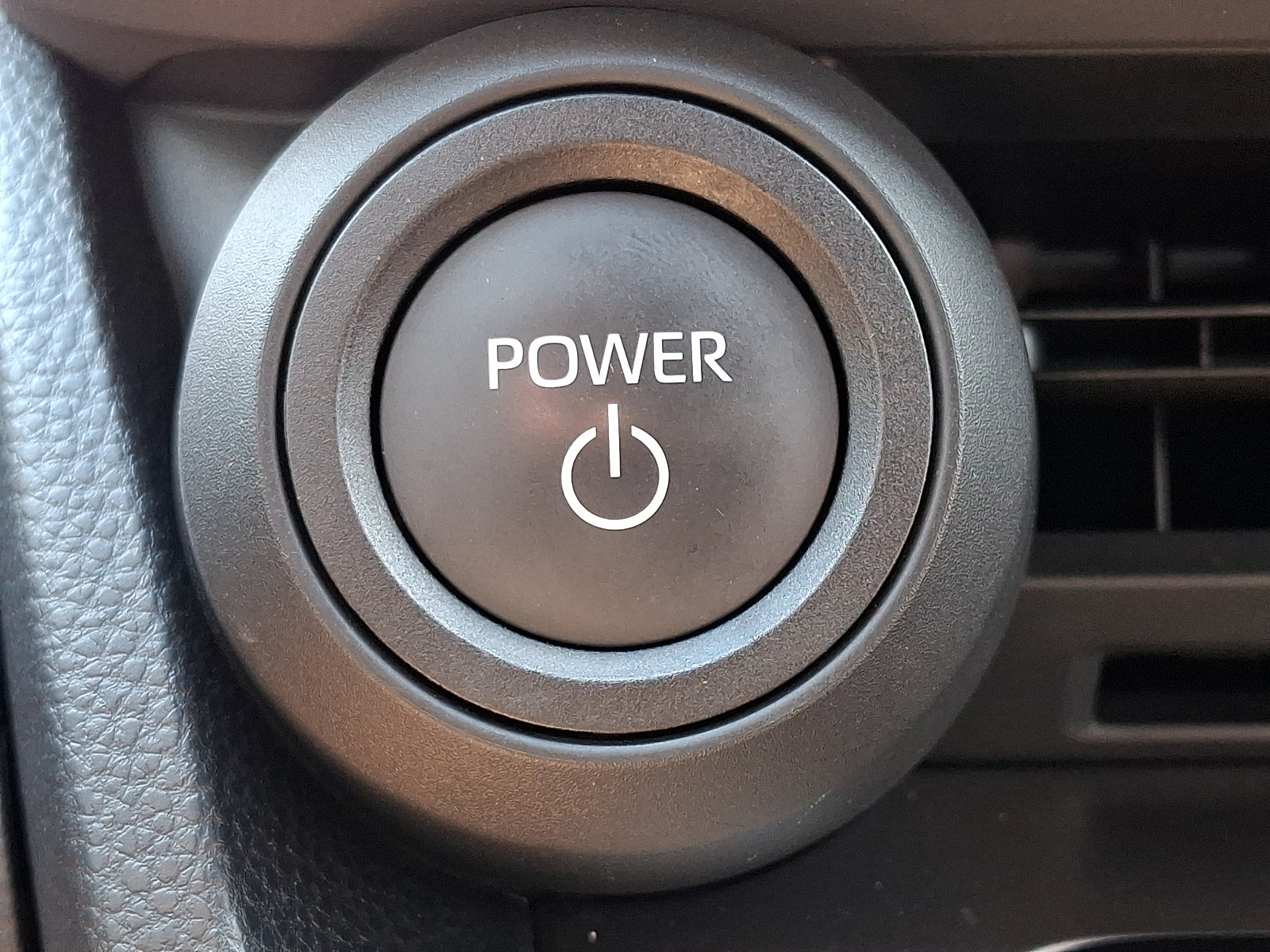Used 2024 Toyota Prius LE AWD/4WD image 22