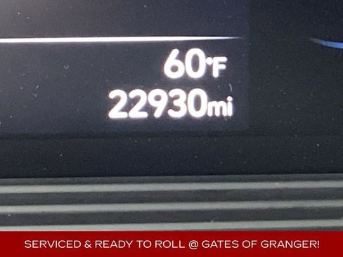 Used 2025 Hyundai Venue SEL FWD image 5