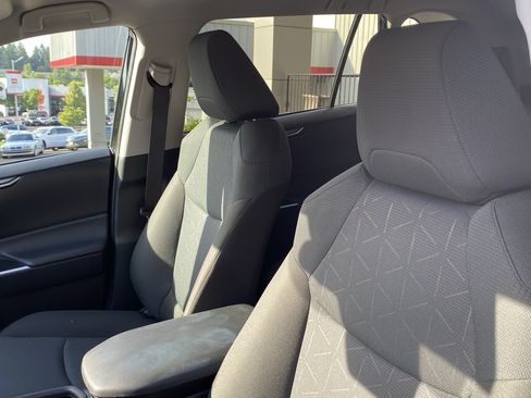Certified 2025 Toyota RAV4 XLE FWD image 18