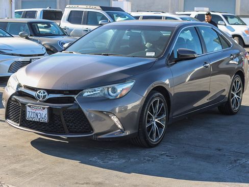 Used 2017 Toyota Camry XSE image 3