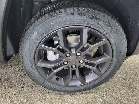 New 2025 Jeep Grand Cherokee Limited image 24