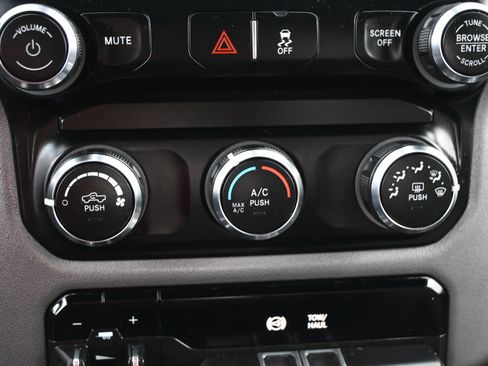 Used 2024 RAM 3500 Big Horn image 12