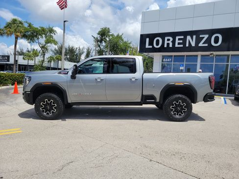 Used 2025 GMC Sierra 2500 AT4X AWD/4WD image 8