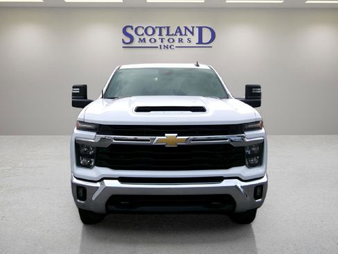 Used 2025 Chevrolet Silverado 2500 LT w/ Convenience Package AWD/4WD image 3