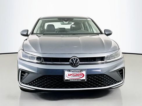 Used 2025 Volkswagen Jetta SE FWD image 15