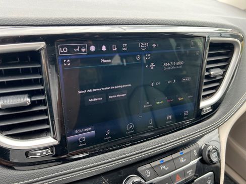 Certified 2024 Chrysler Pacifica Touring-L image 29