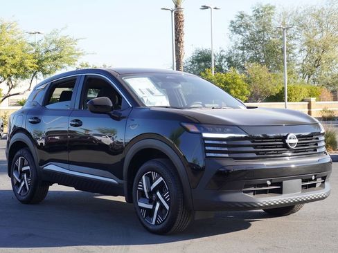 Certified 2025 Nissan Kicks SV image 4