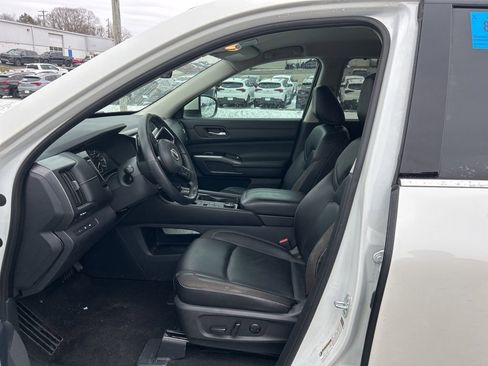 Used 2023 Nissan Pathfinder SL image 8