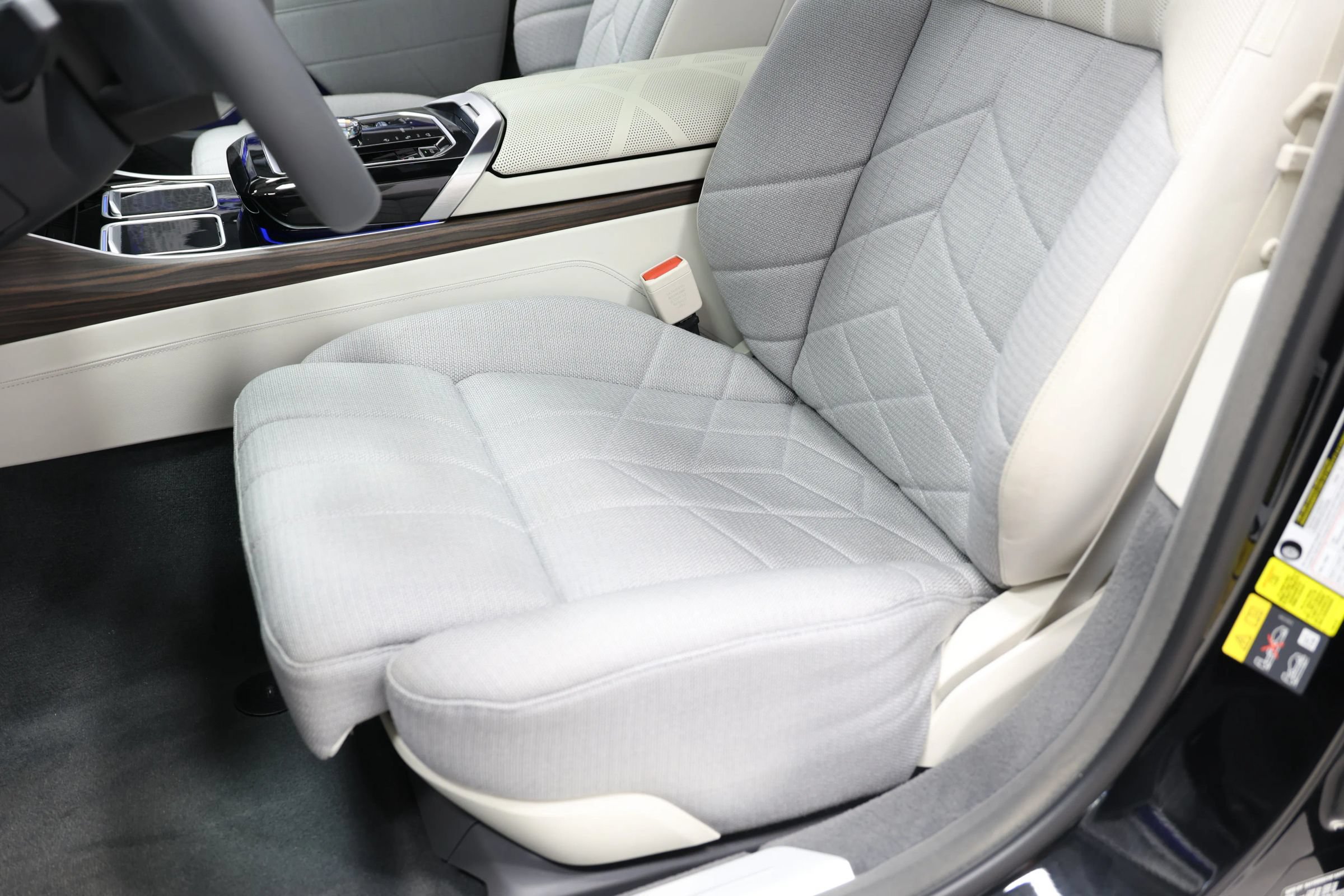 Used 2023 BMW i7 xDrive60 AWD/4WD image 18