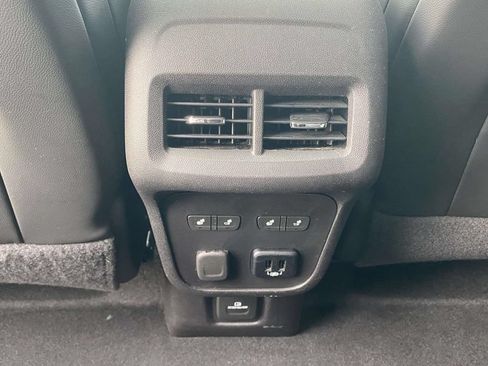 Used 2018 Chevrolet Equinox Premier FWD image 11