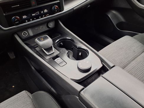 Used 2023 Nissan Rogue SV image 16