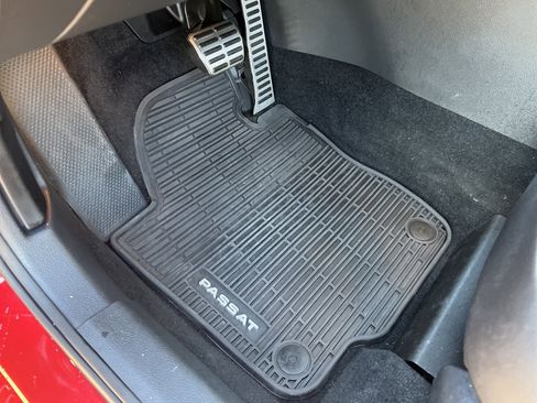 Certified 2022 Volkswagen Passat 2.0T image 15