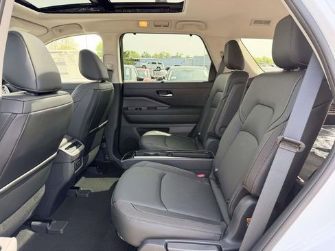 New 2026 Nissan Pathfinder SL AWD/4WD image 13