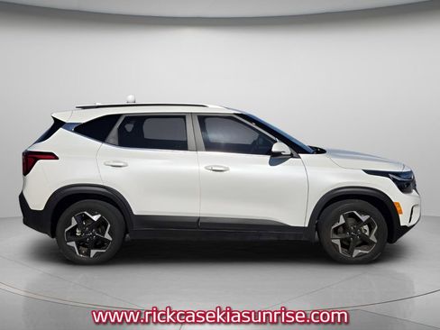 Used 2025 Kia Seltos EX FWD image 5