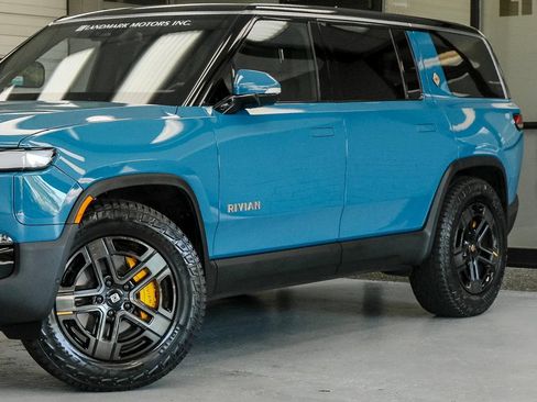Used 2023 Rivian R1S Adventure AWD/4WD image 11