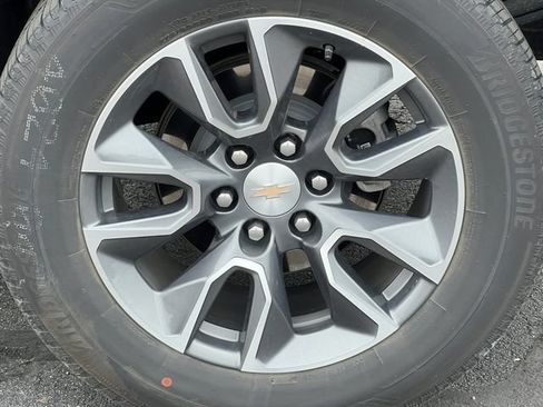 Used 2024 Chevrolet Silverado 1500 LT AWD/4WD image 18