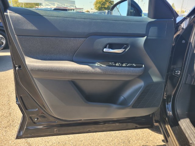 Certified 2026 Nissan Kicks SV w/ SV Premium Package FWD image 18